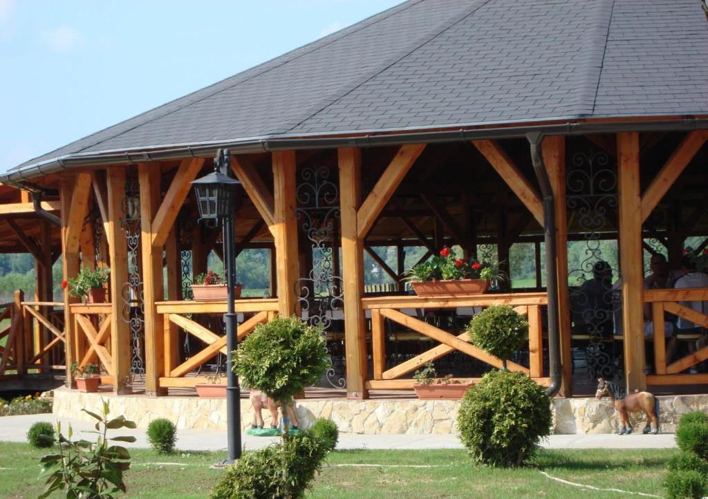 Pension La Taticu Săcălăşeni Kültér fotó